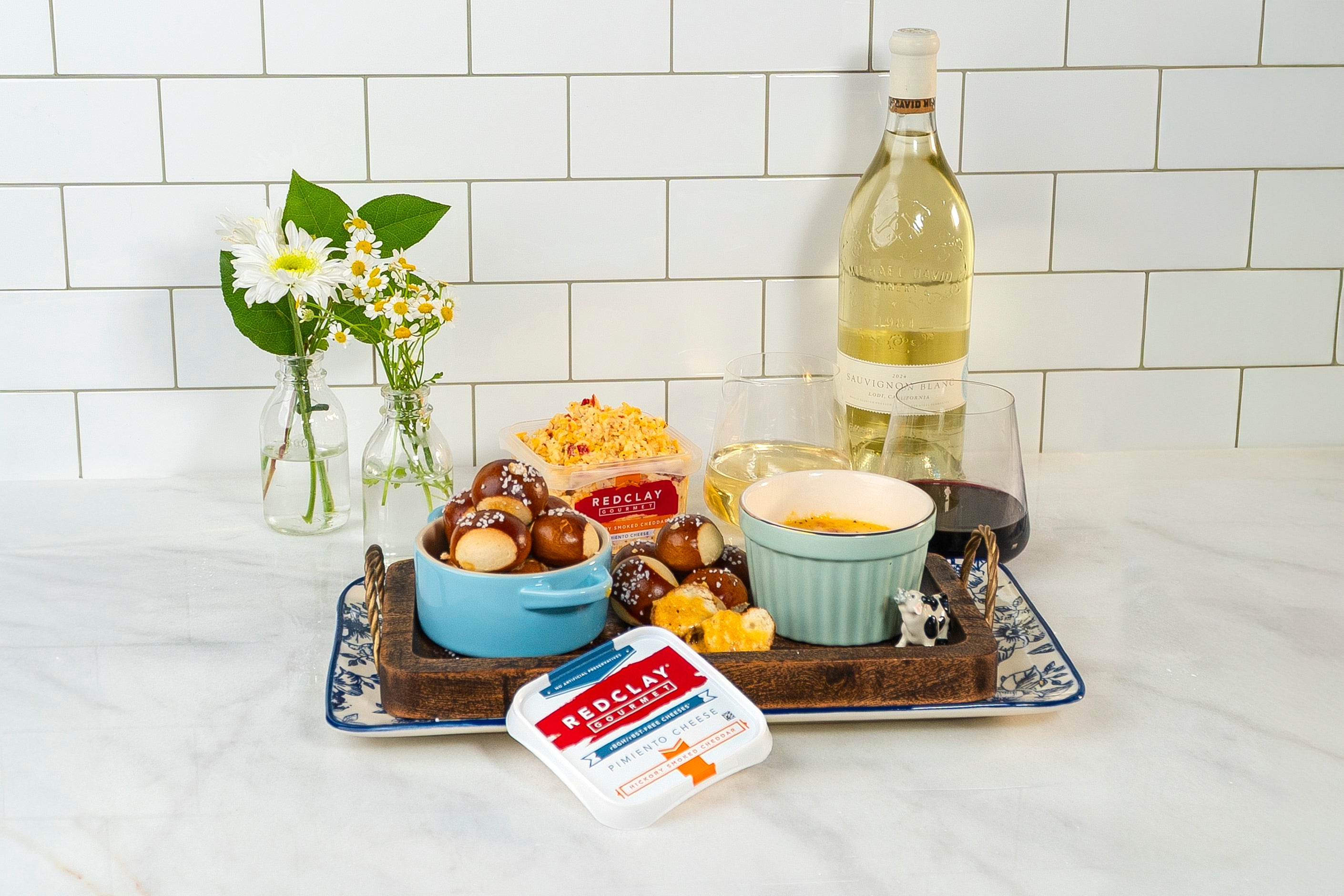 Hickory Smoked Cheddar (Tub) – Red Clay Gourmet